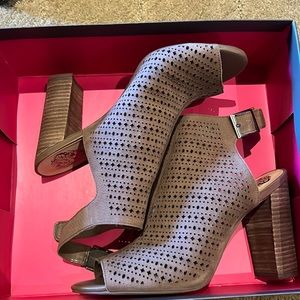 women’s vince camuto heels